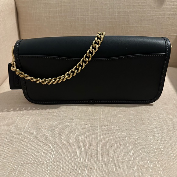 Coach Dinky - Picture 2 of 8